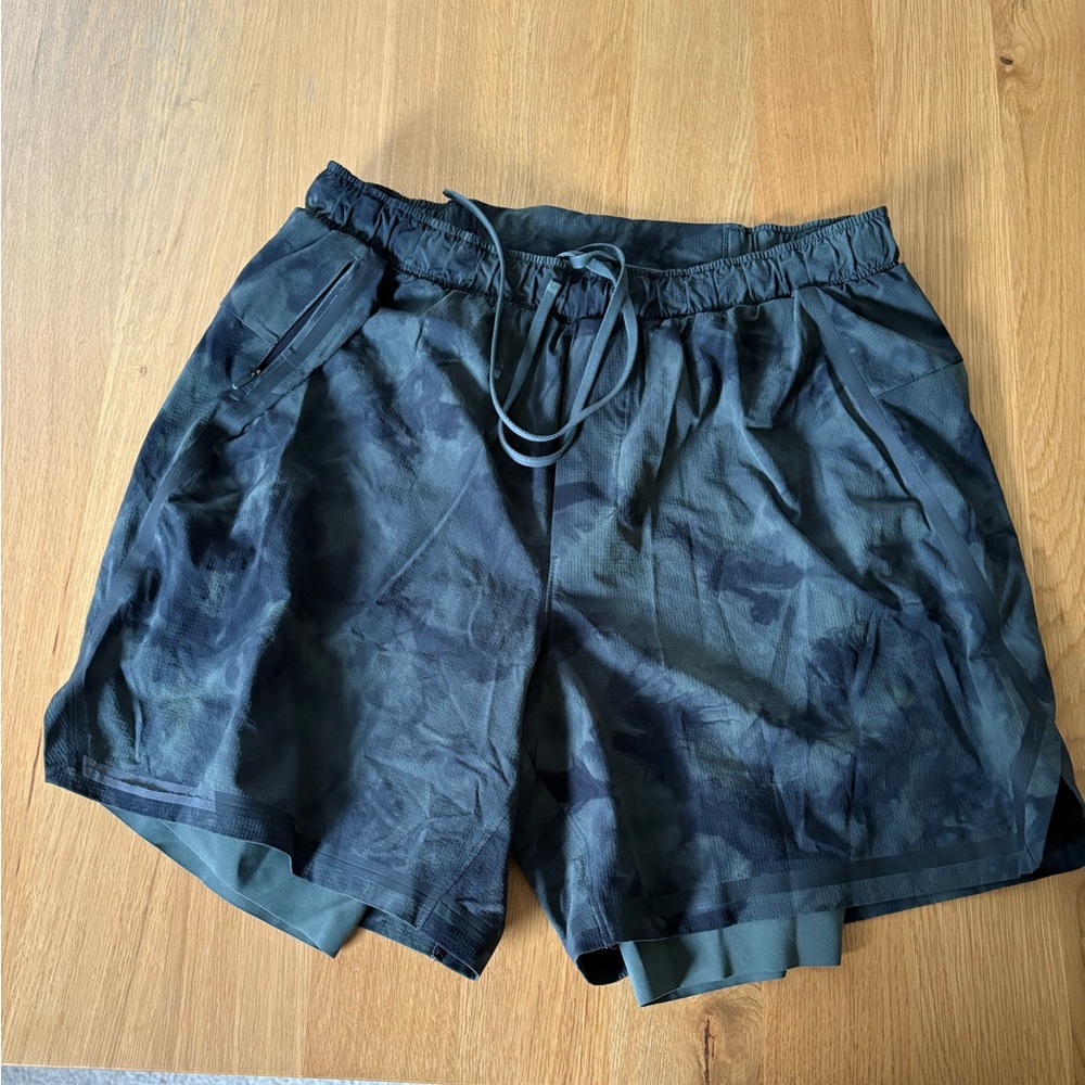 Lululemon Men’s Surge Lined Short Size Large, 6” Inseam